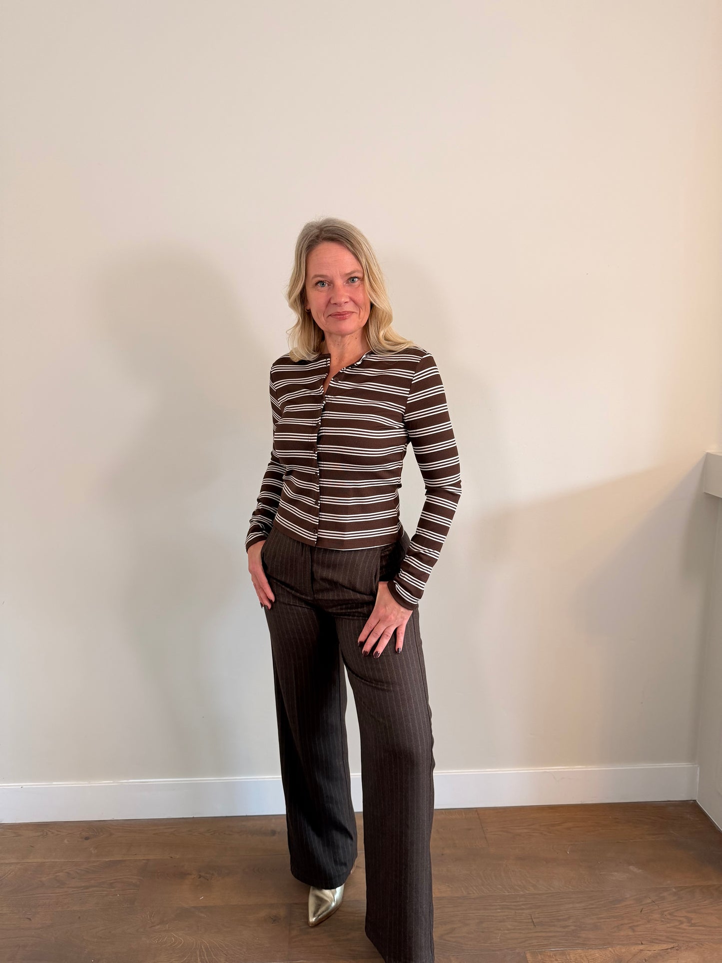 LOD of Love – Gestreept Vest met Knoopjes Bruin Wit