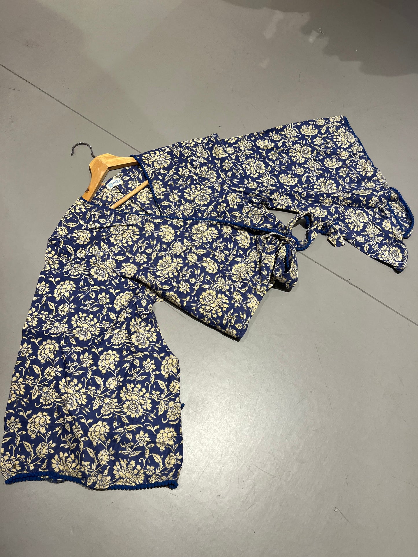LOD of Love – Ibiza Wikkeltop Nachtblauw met Bloemenprint