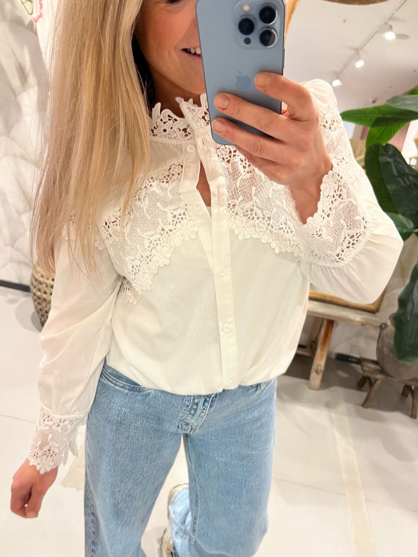 LOD of Love – Romantische Blouse met Kantdetails – Wit
