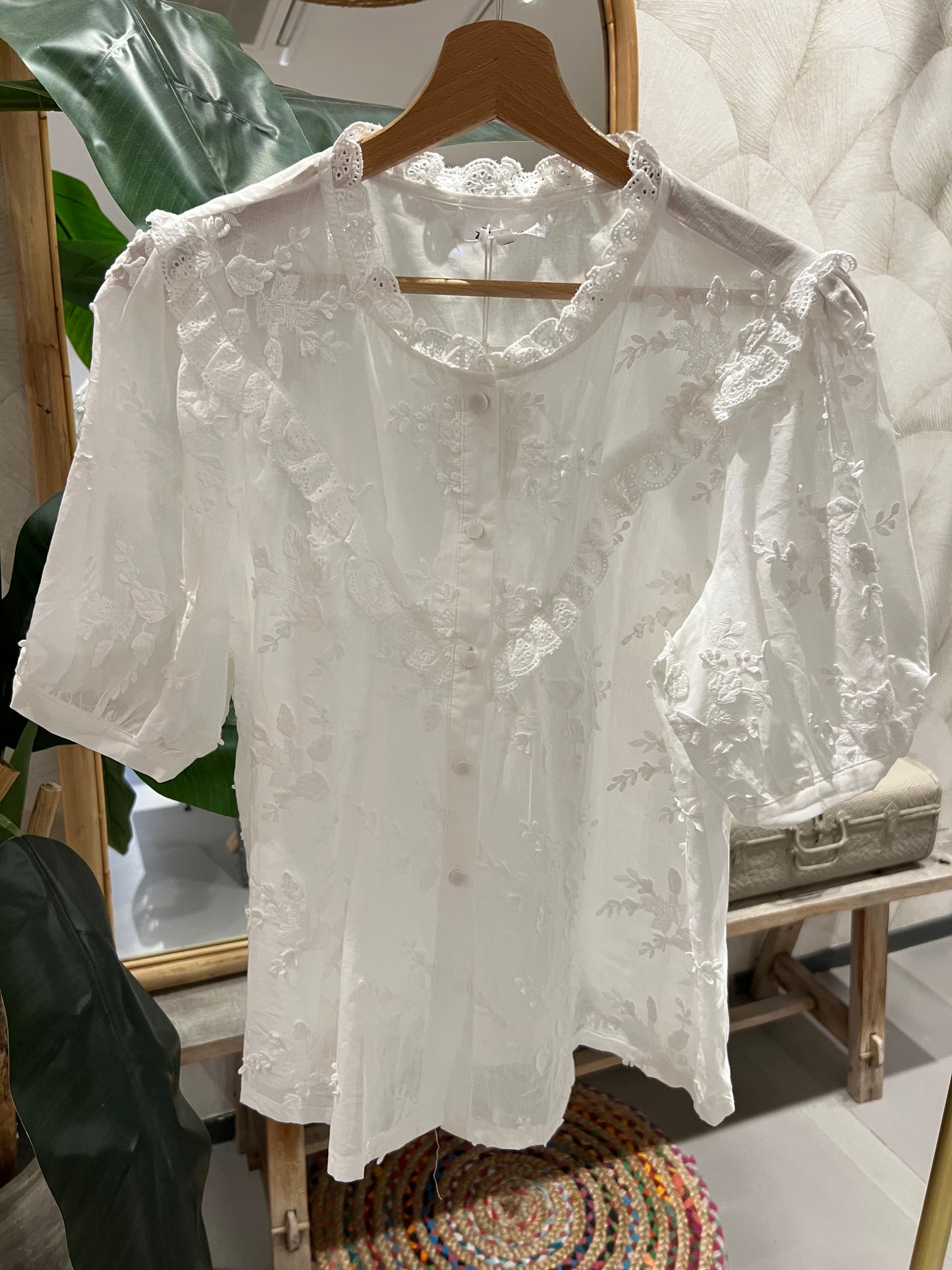 LOD of Love – Witte Kanten Blouse met Borduursels