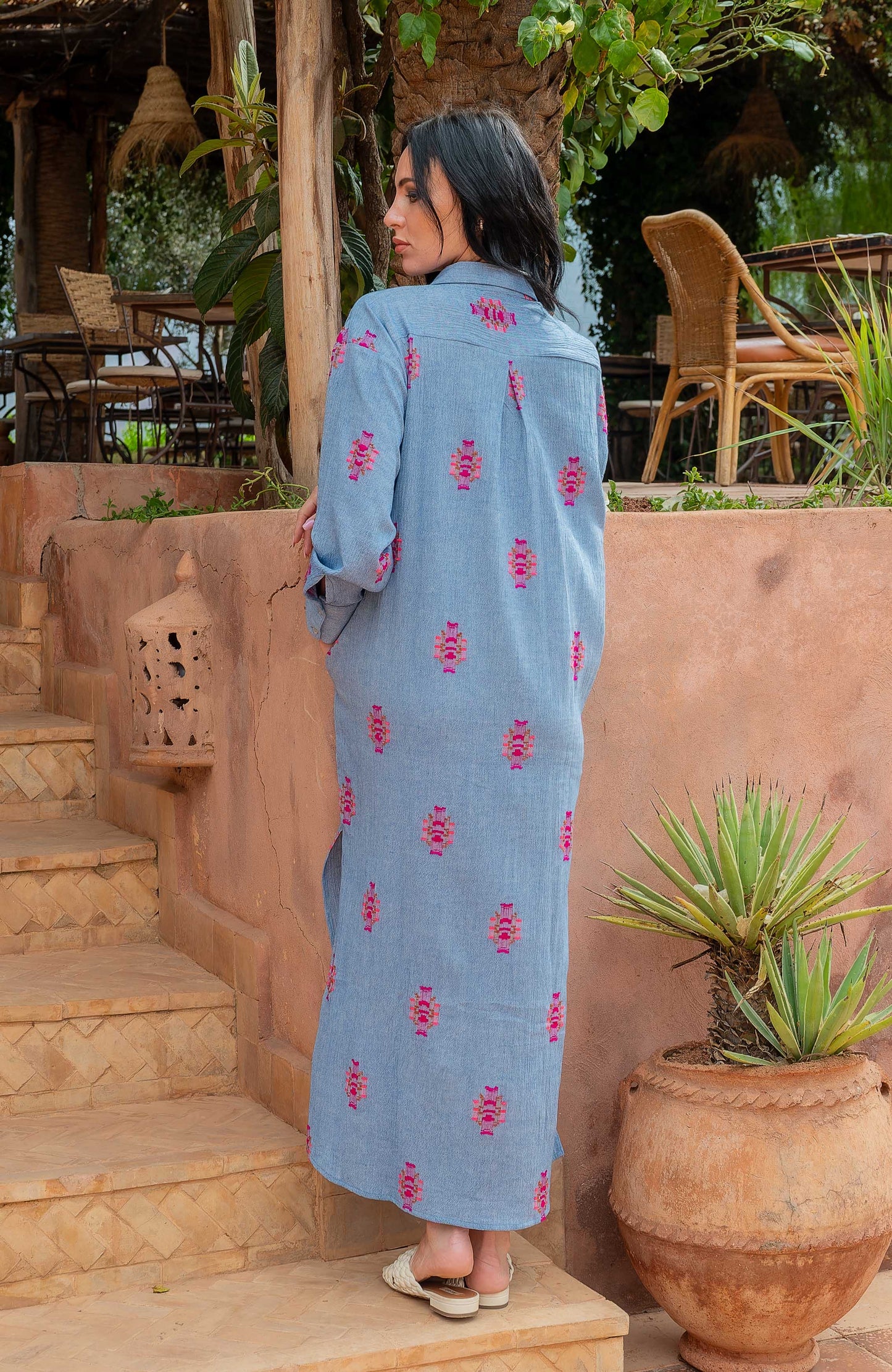 LOD of Love – Maxi Blousejurk met Roze Borduursels – Denimblauw