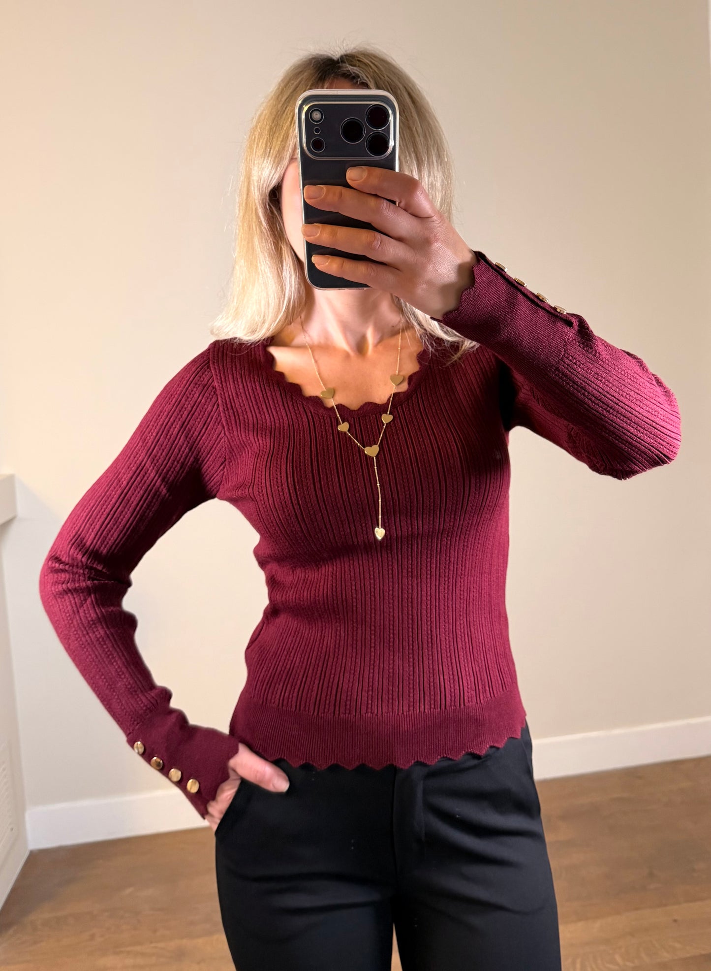 LOD Of Love - Ribtop met Goudkleurige Knoopdetails Bordeaux