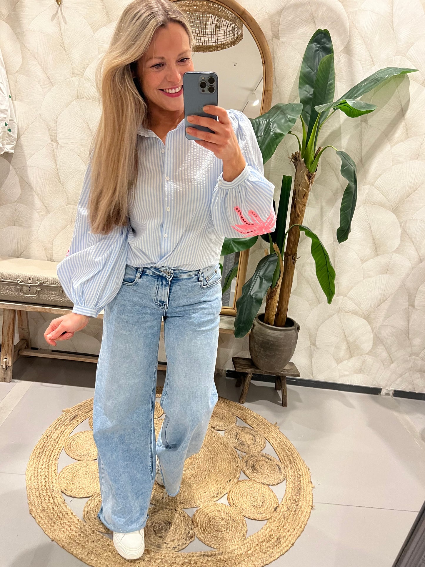 LOD of Love – Lichtblauwe Gestreepte Blouse Roze Palm