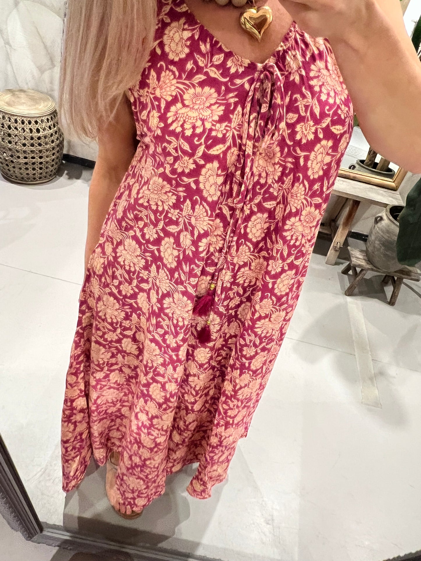 LOD of Love – Ibiza Mouwloze Jurk Framboosrood met Bloemenprint