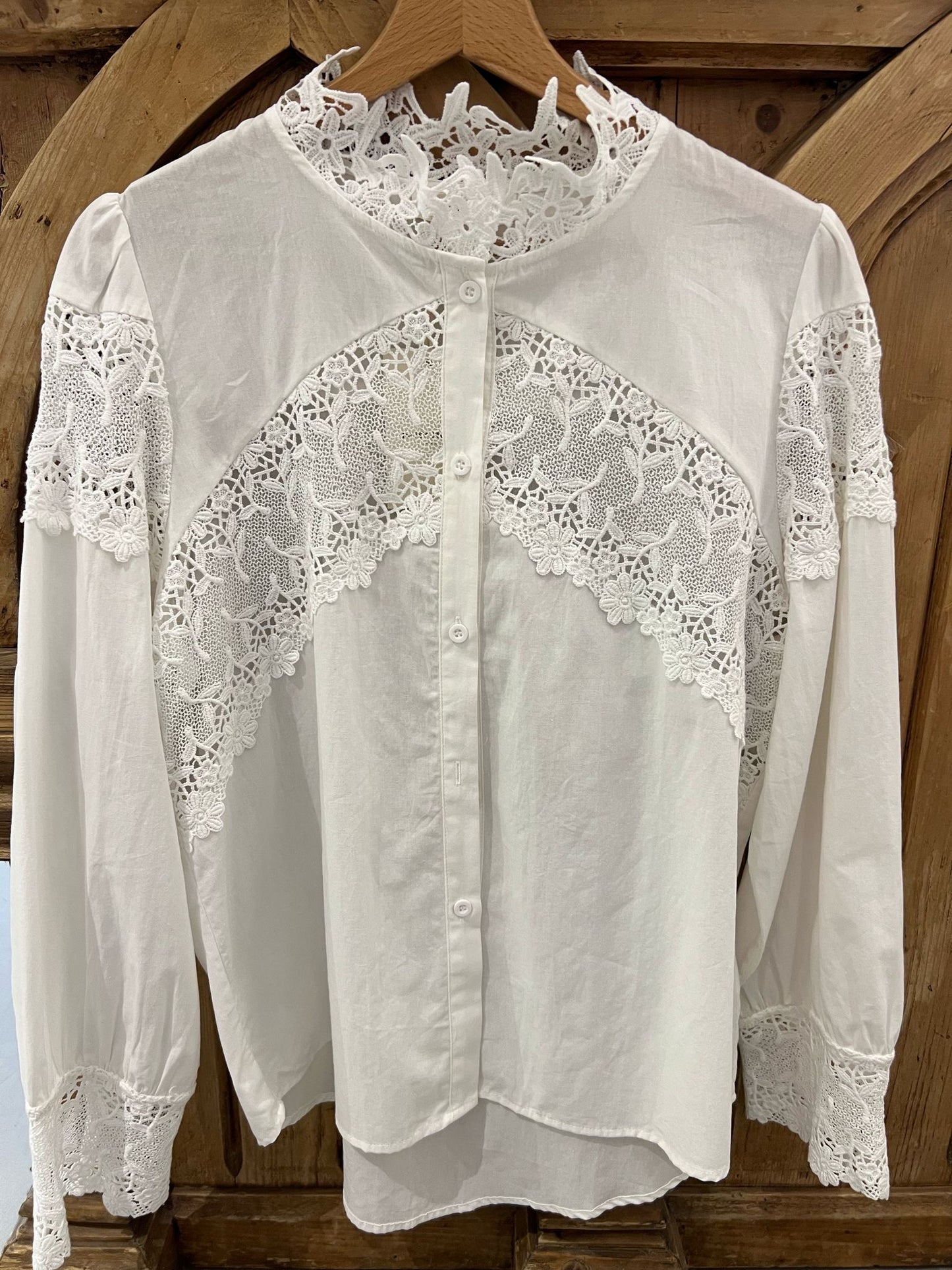 LOD of Love – Romantische Blouse met Kantdetails – Wit