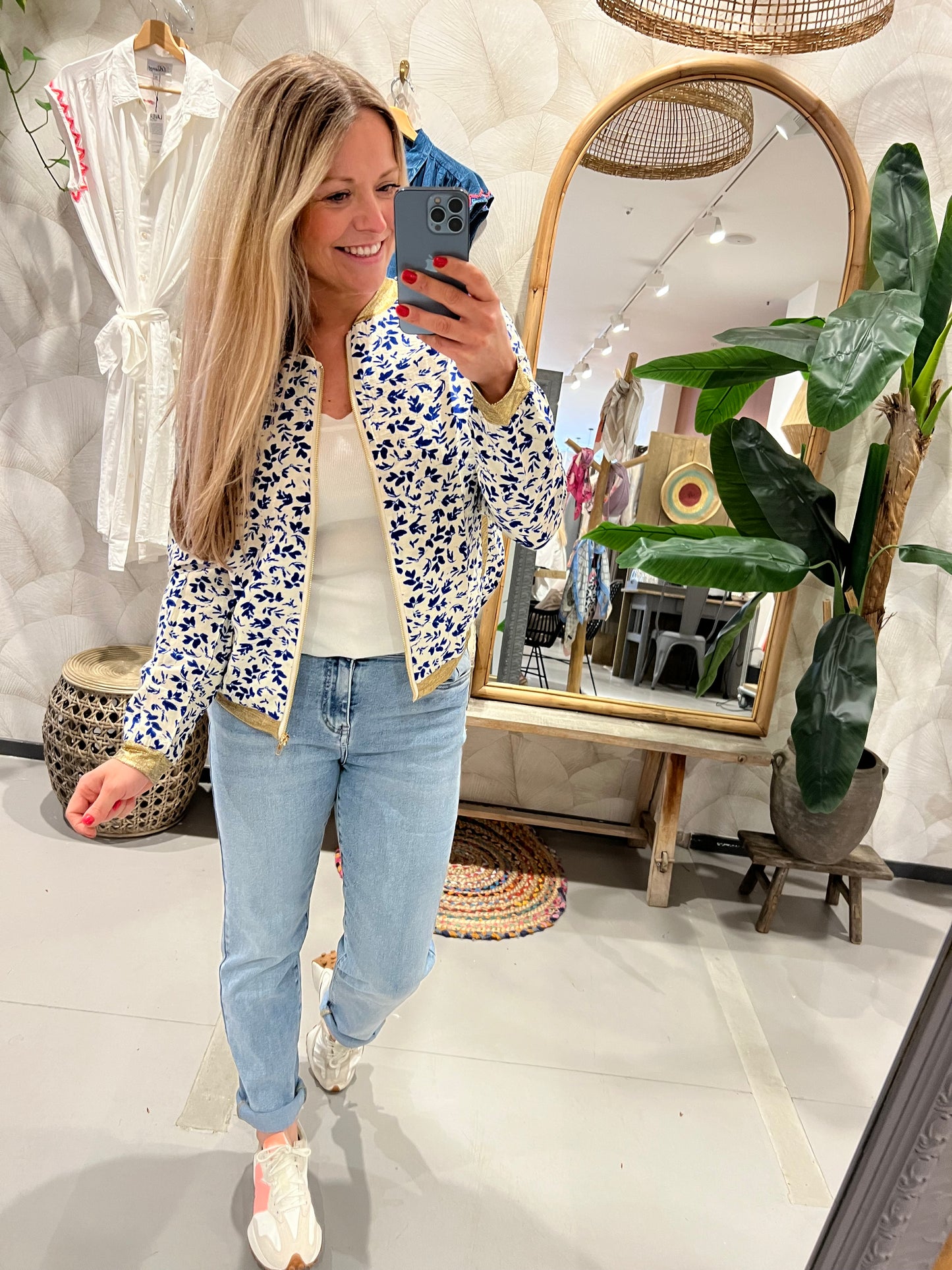 LOD of Love - Wit Bomberjack met Blauwe Botanische Print