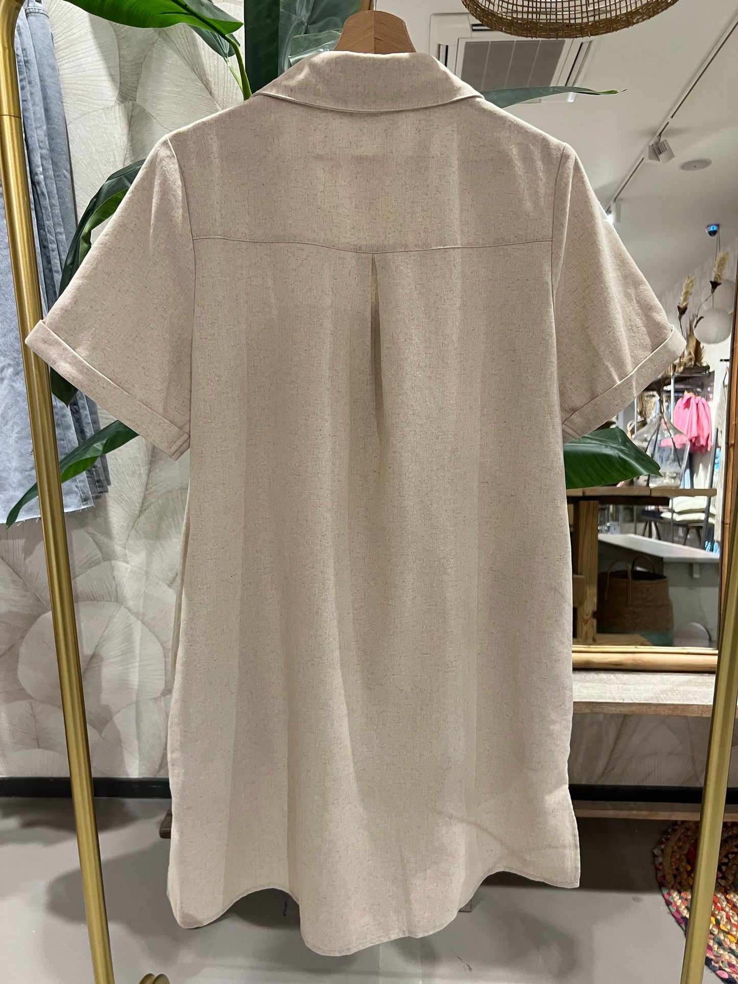LOD of Love – Beige Korte Jurk Met Knoopsluiting En Borstzak