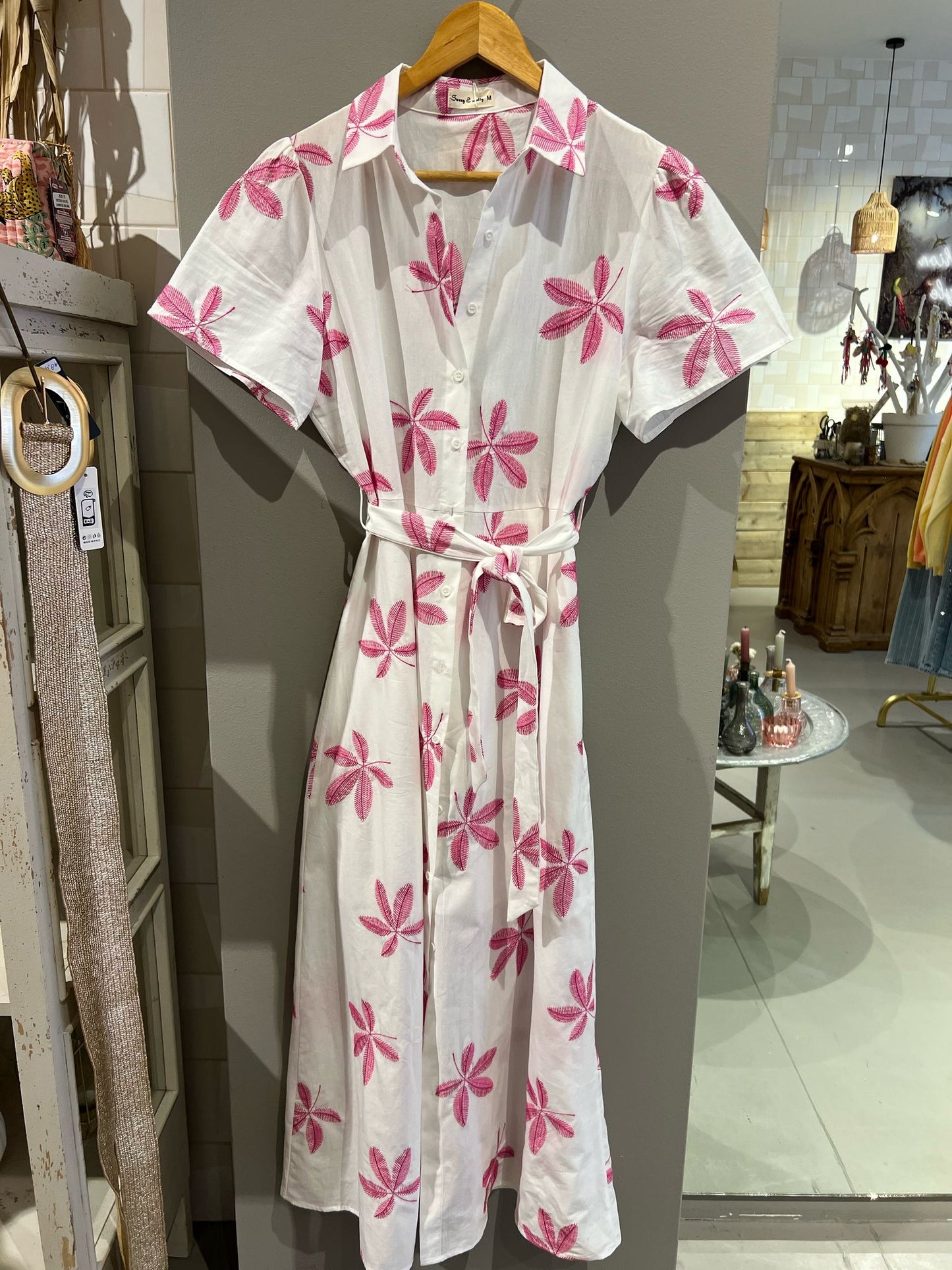LOD of Love – Witte Lange Jurk met Roze Bloemenprint