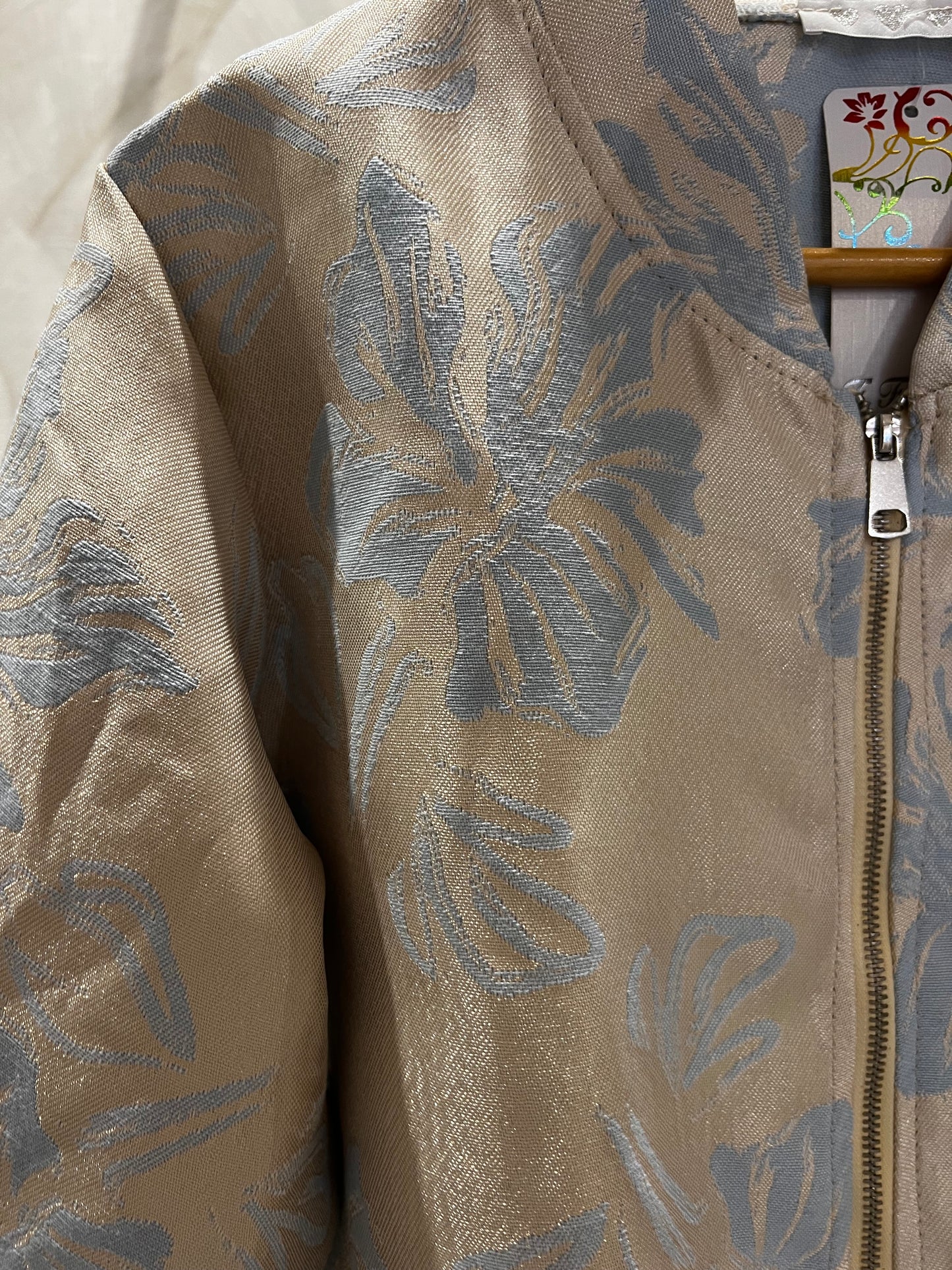 LOD of Love - Satijnen Bomberjack met Licht Blauwe Bloemen
