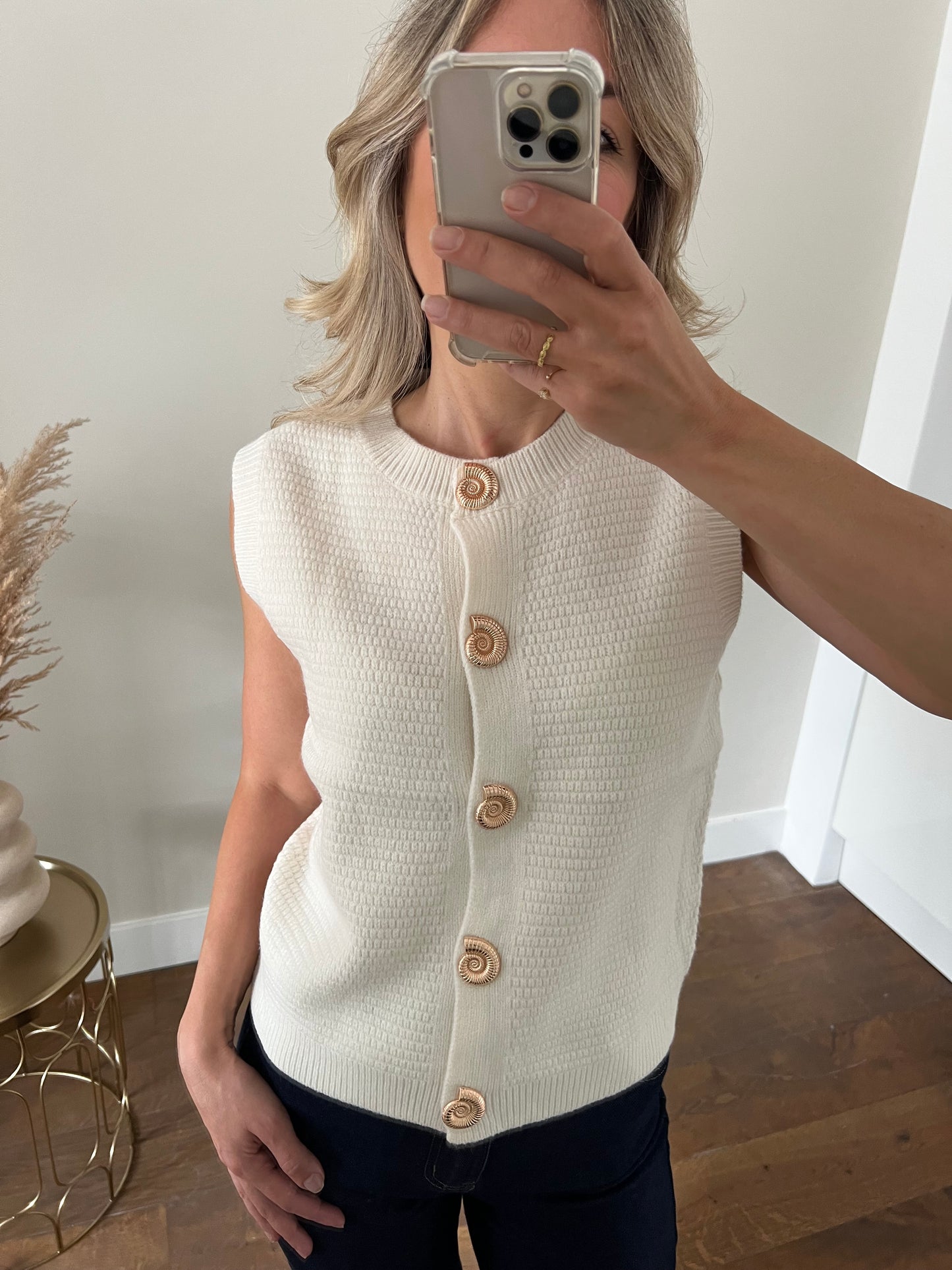 LOD of Love – Offwhite Gebreid Gilet Met Schelpknoop