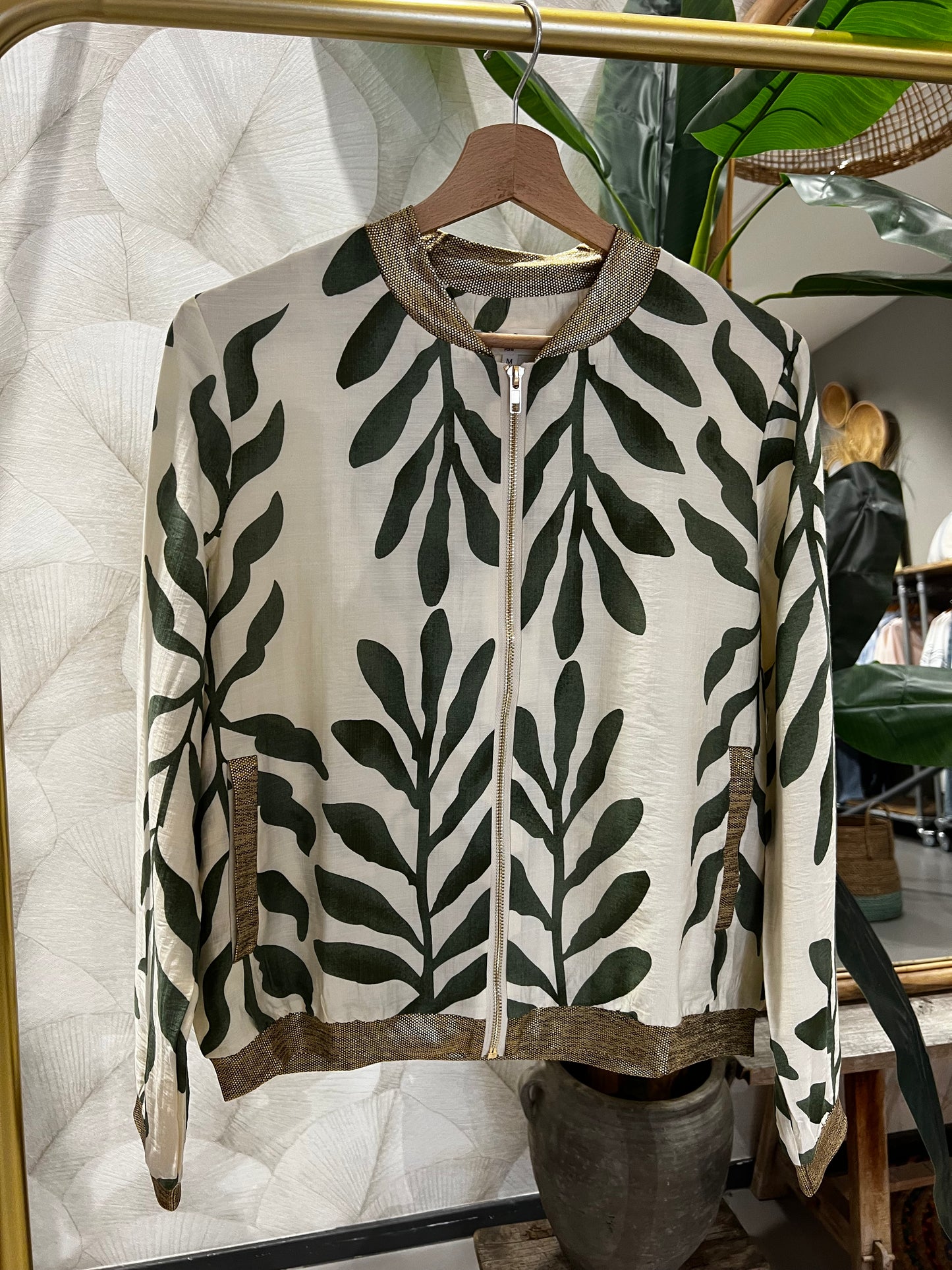 LOD of Love - Bomberjack met Kaki Leaves