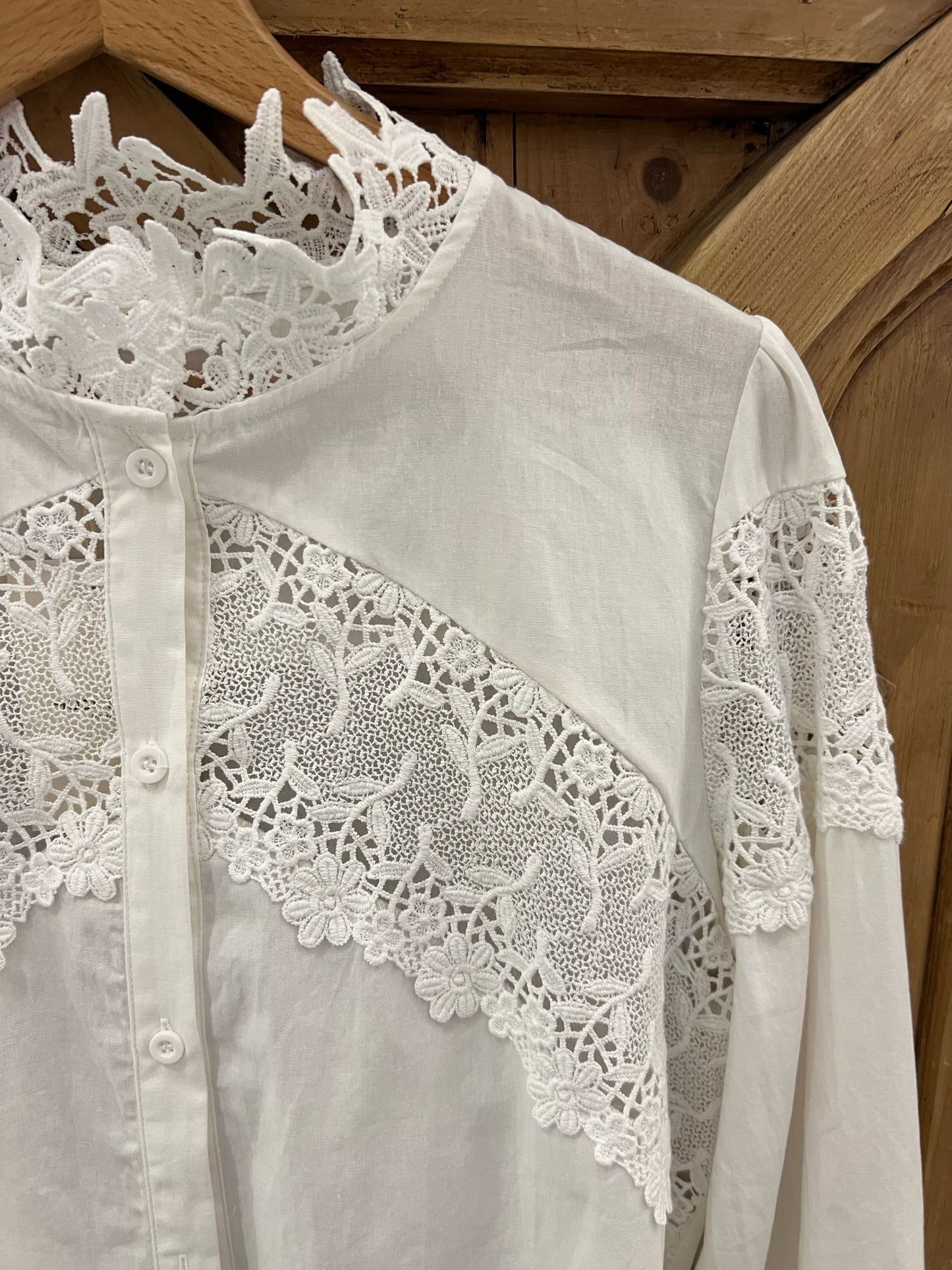 LOD of Love – Romantische Blouse met Kantdetails – Wit