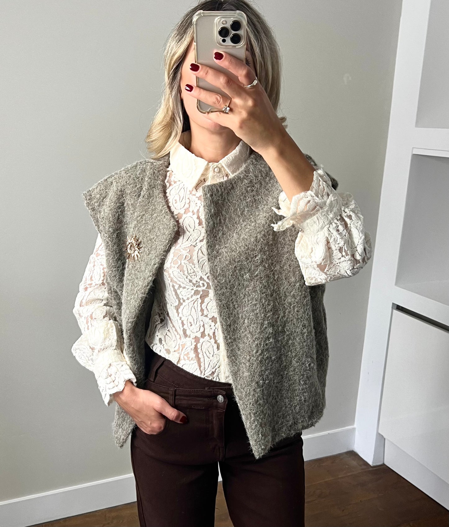 LOD of Love – Kanten Blouse met Parelknopen Ecru