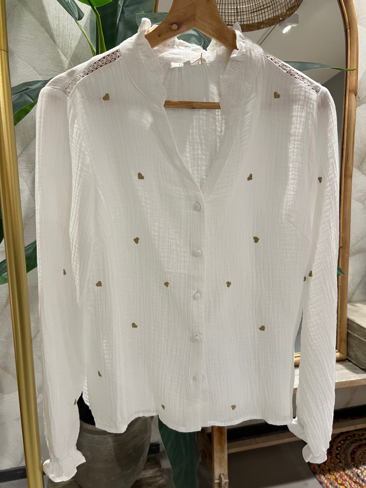 LOD of Love – Witte Blouse met Geborduurde Gouden Hartjes
