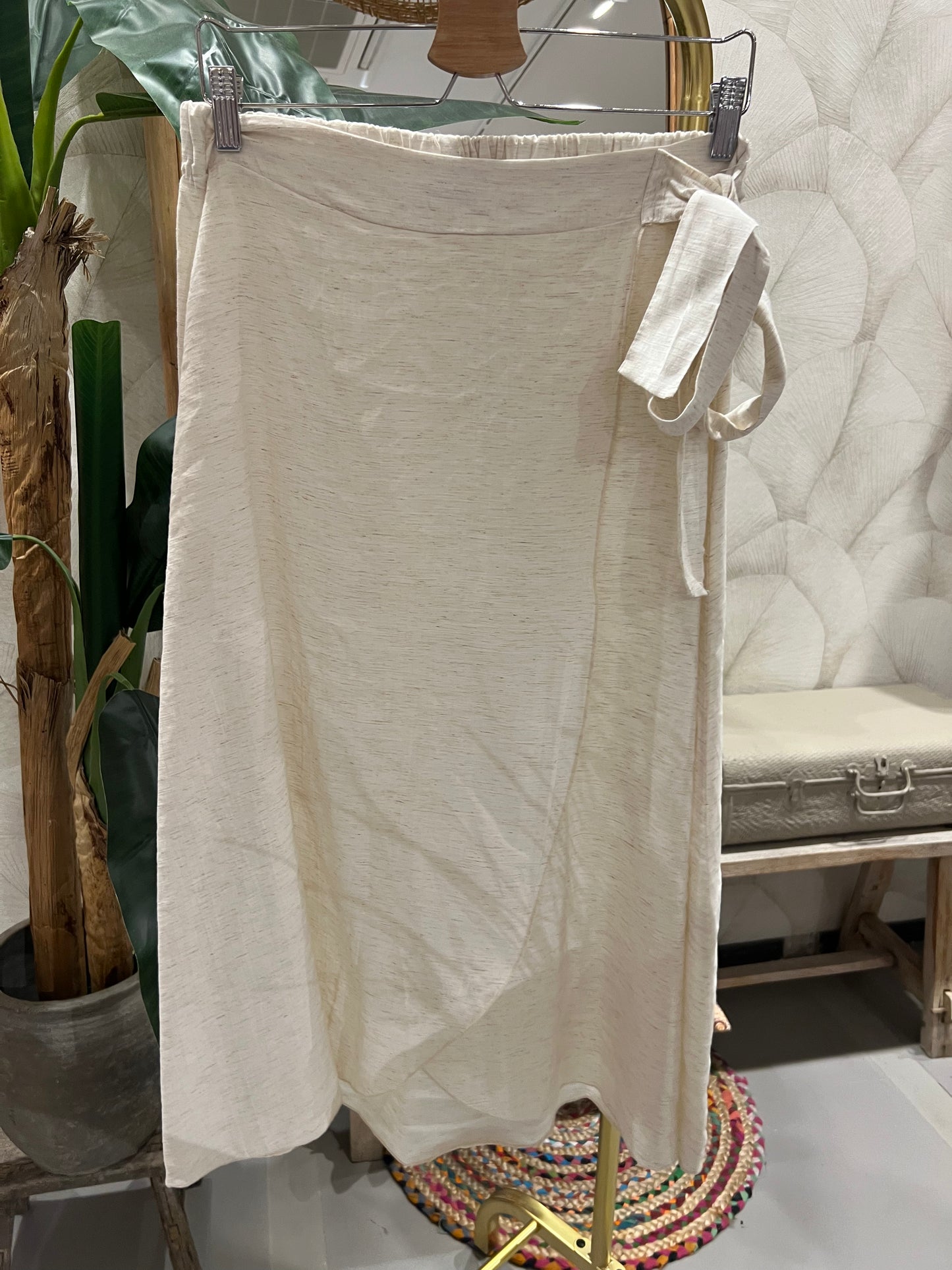 LOD of Love – Gebroken Witte Wikkelrok met Striksluiting Linnenlook