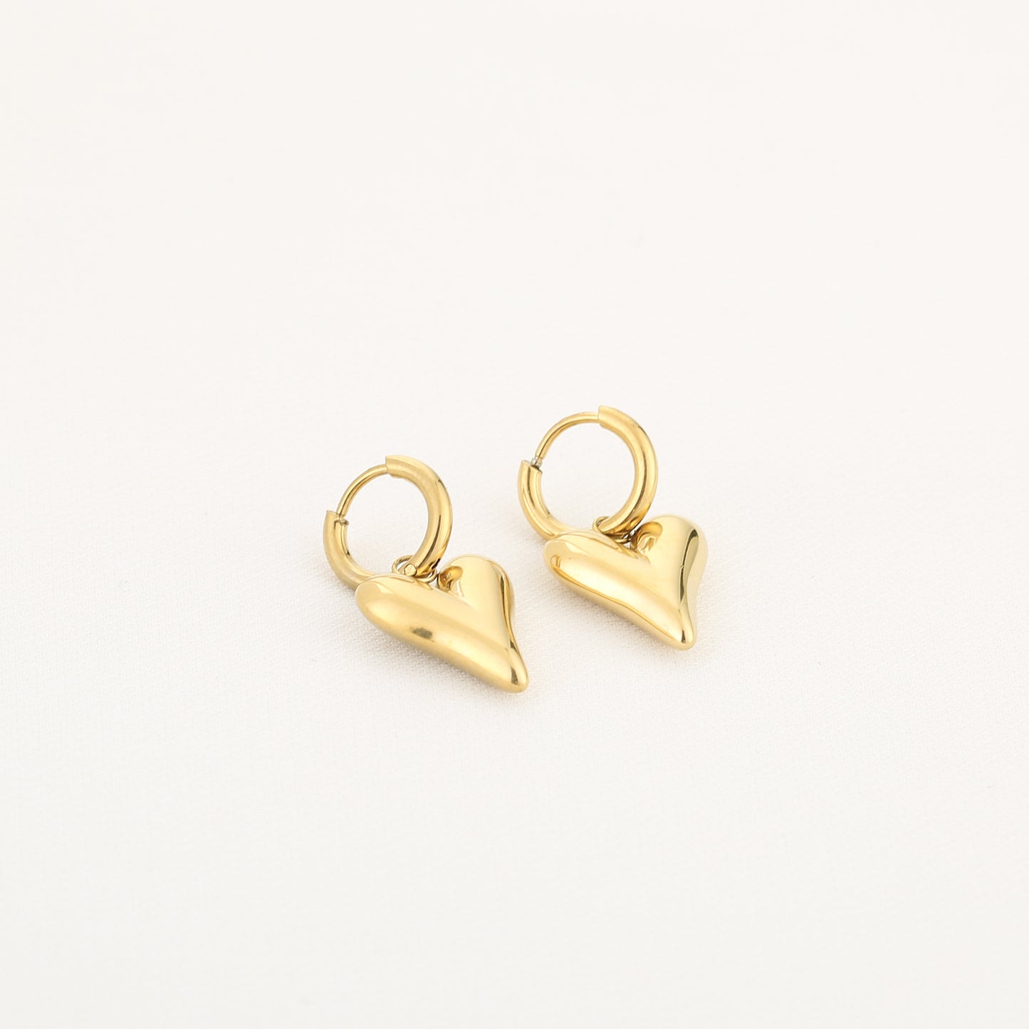 LOD of Love - Gouden Oorbellen met Elegante Hartbedel