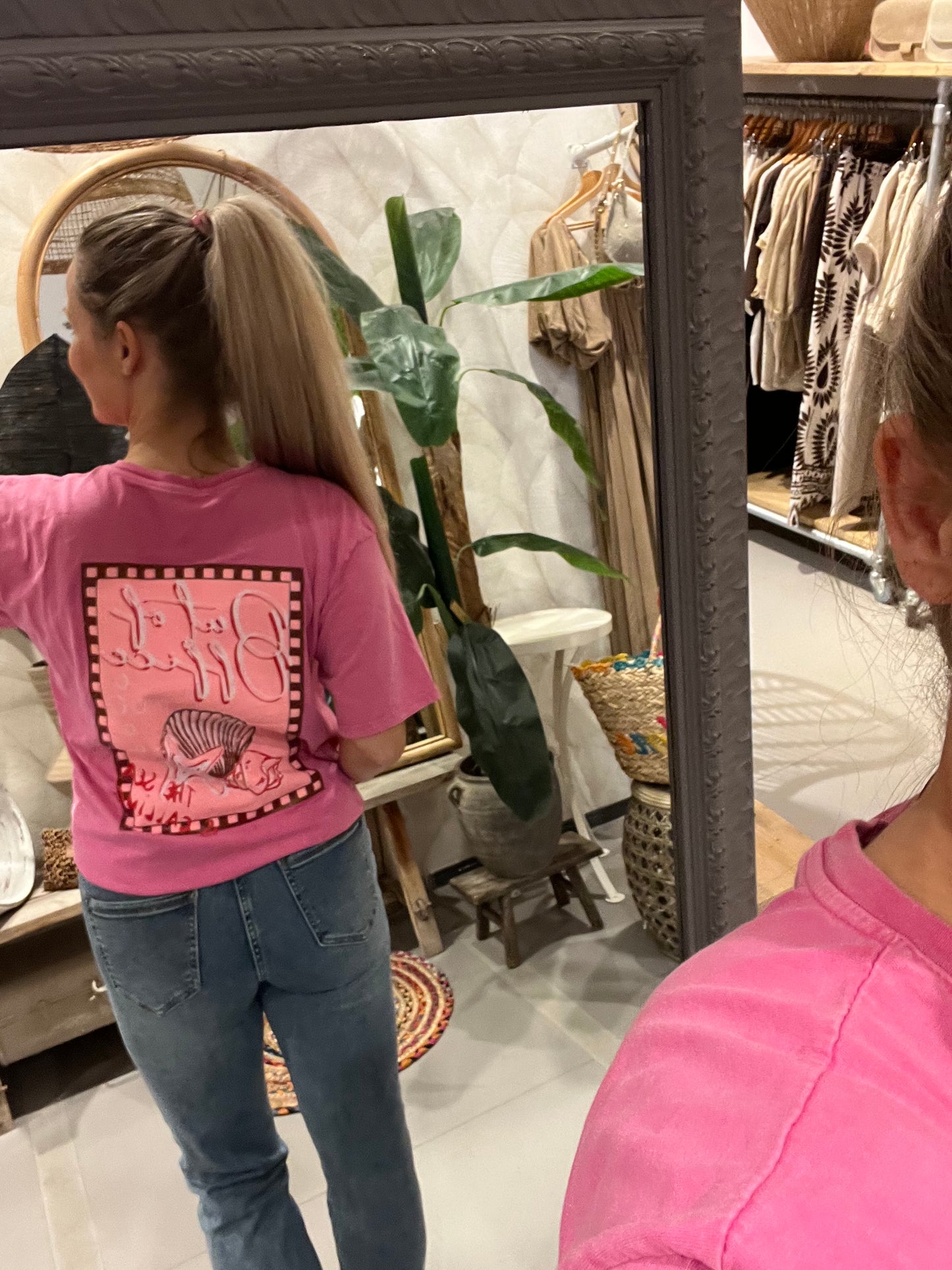 LOD of Love – T-shirt “Out of Office” | Fuchsia Roze | Summer Vibes