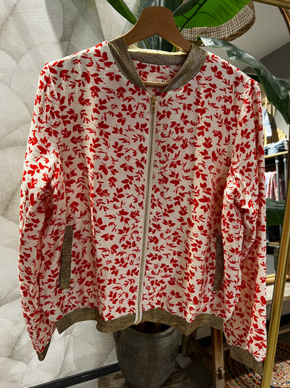 LOD of Love – Gebroken Wit Bomberjack met Rode Botanische Print