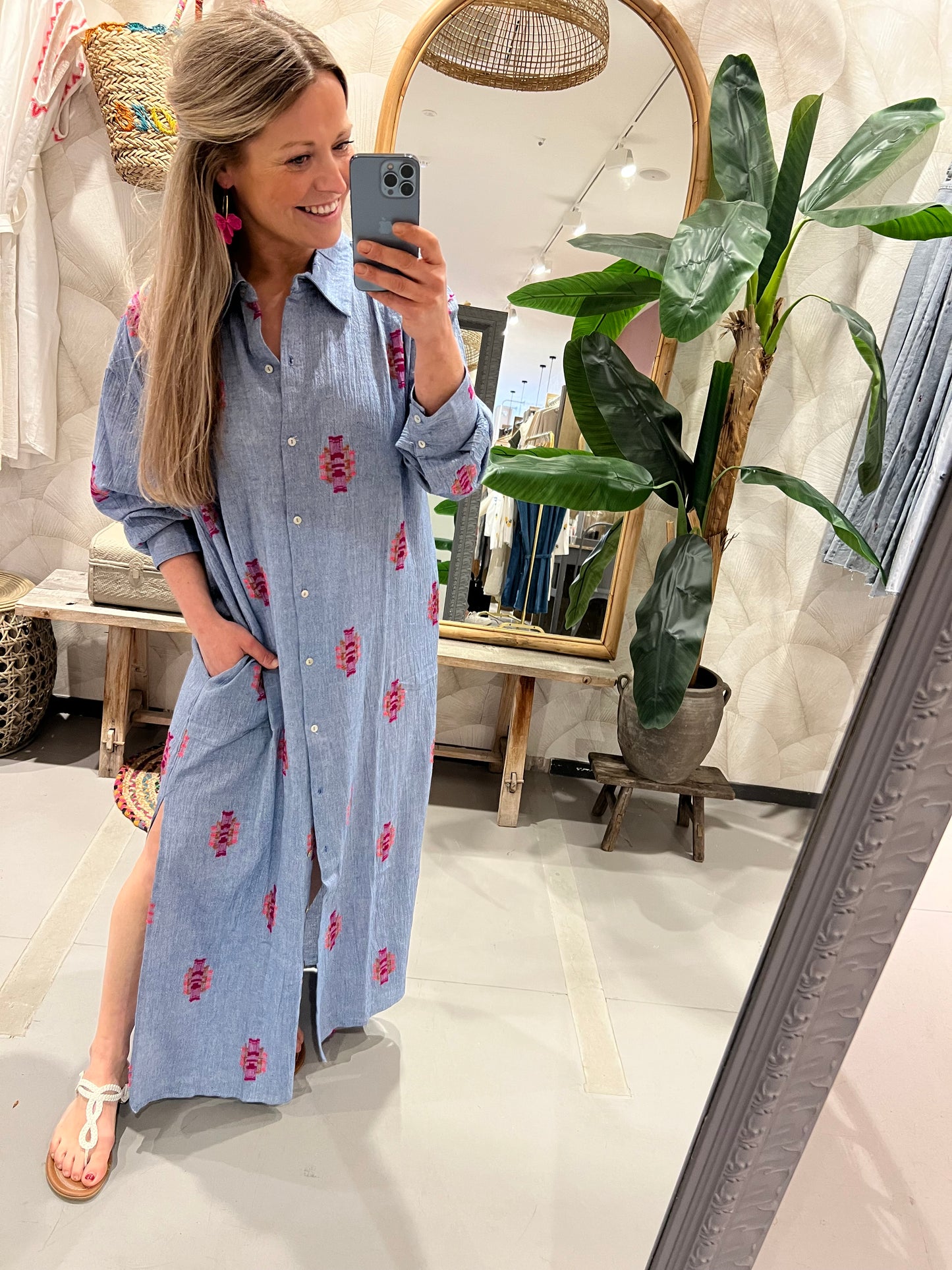 LOD of Love – Maxi Blousejurk met Roze Borduursels Denimblauw