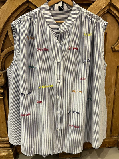 LOD of Love – Gestreepte Blouse met Kleurrijke Borduursels Korte Mouw