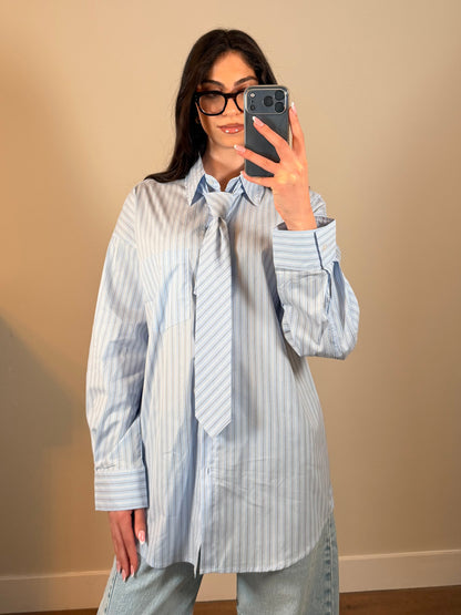 LOD of Love – Oversized Blouse Light Blue