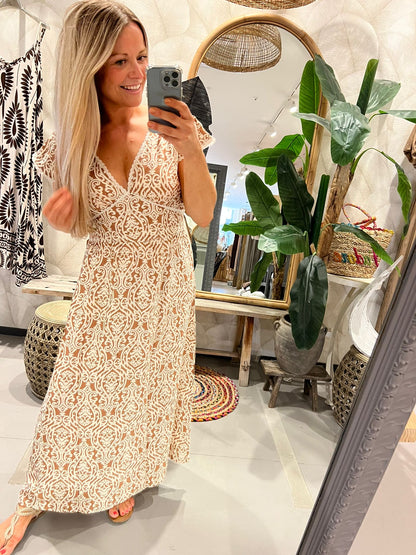 LOD of Love – Maxi Jurk Belle Soft Beige Kantprint