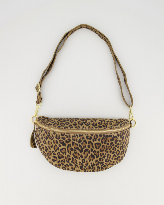 LOD of LOVE – Zoey Big Suede Crossbody tassen Luipaard