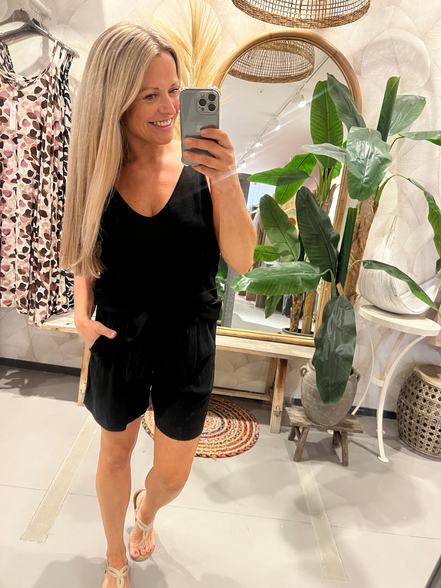 LOD of Love – Mouwloze Top Fleur Zwart