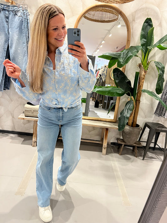 LOD of Love – Lichtblauwe Blouse met Broderie