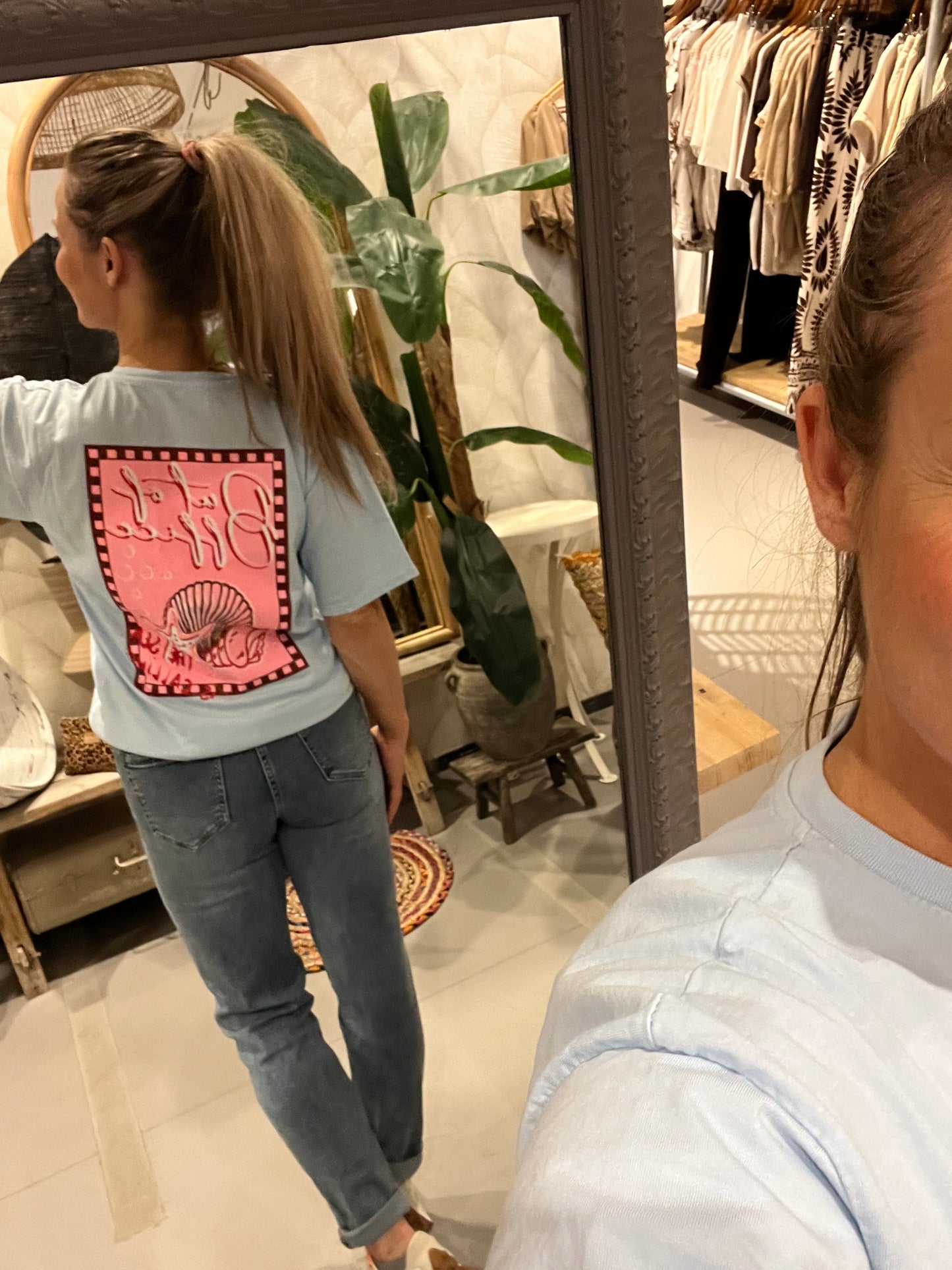 LOD of Love – T-shirt “Out of Office” Lichtblauw