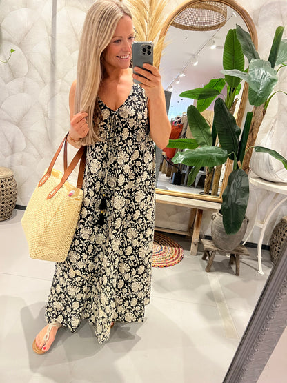 LOD of Love – Ibiza Mouwloze Jurk – Zwart met Bloemenprint