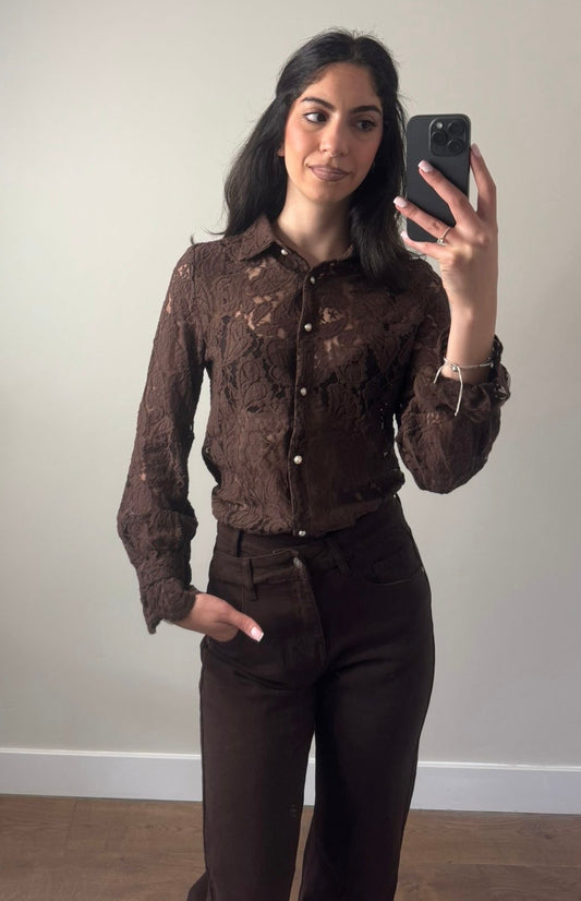 LOD of Love – Kanten Blouse met Parelknopen Bruin