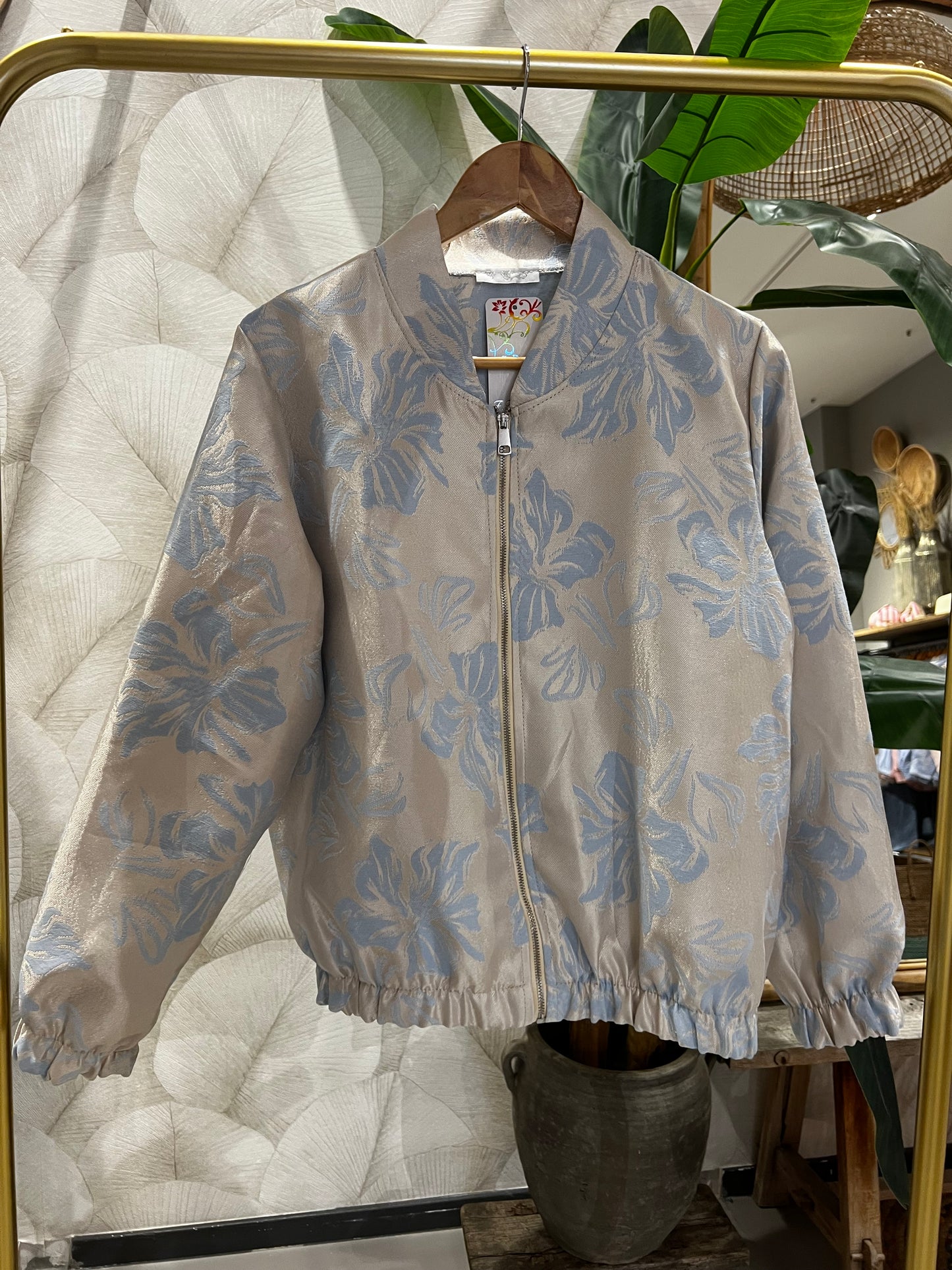 LOD of Love - Satijnen Bomberjack met Licht Blauwe Bloemen