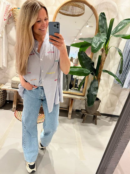 LOD of Love – Gestreepte Blouse met Kleurrijke Borduursels Korte Mouw