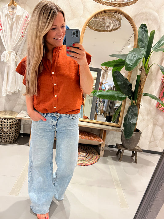 LOD of Love –  Terracotta Blouse met Ruffle Mouwen en Knoopsluiting