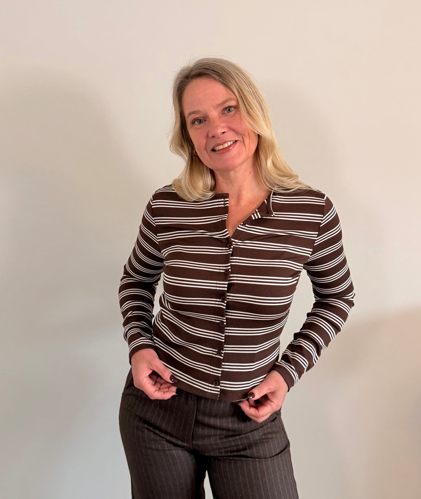 LOD of Love – Gestreept Vest met Knoopjes Bruin Wit