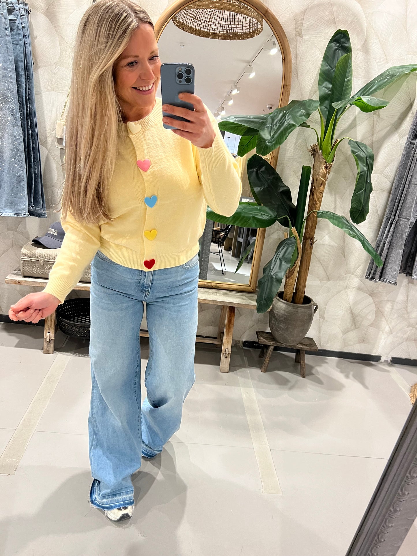 LOD of Love – Geel Vest met Grote Gekleurde Harten Knopen