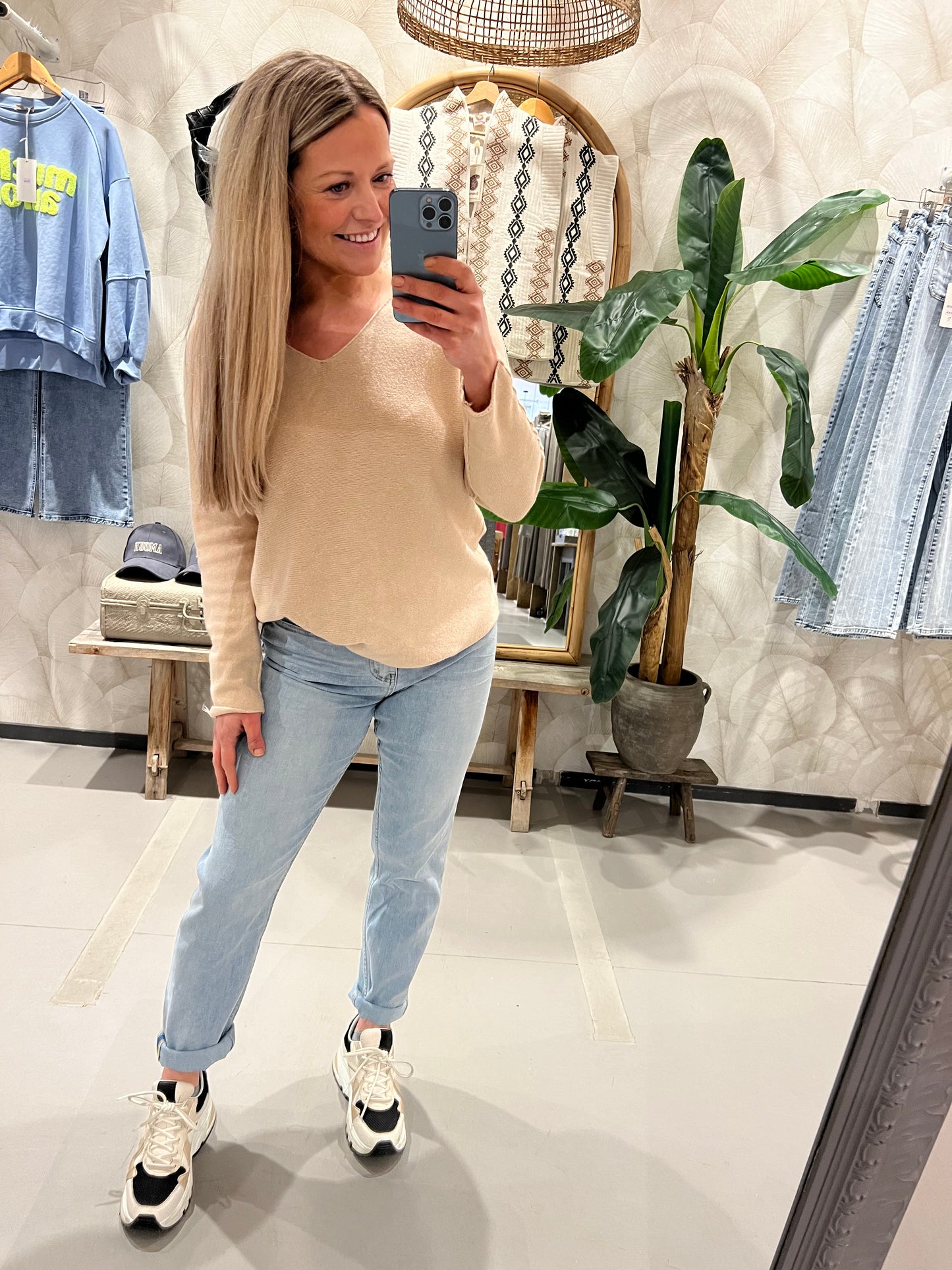 LOD of Love – V Hals Trui Beige