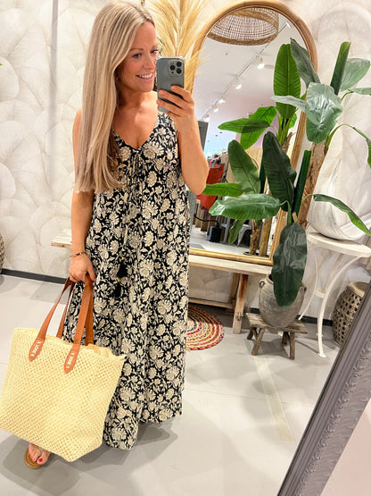 LOD of Love – Ibiza Mouwloze Jurk – Zwart met Bloemenprint