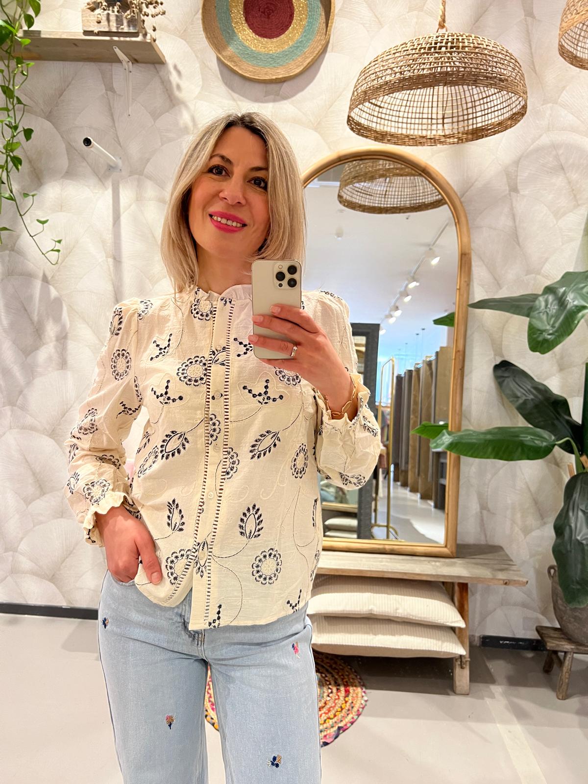 LOD of Love –  Blouse met Opstaande Kraag & Blauwe Bloemborduursels