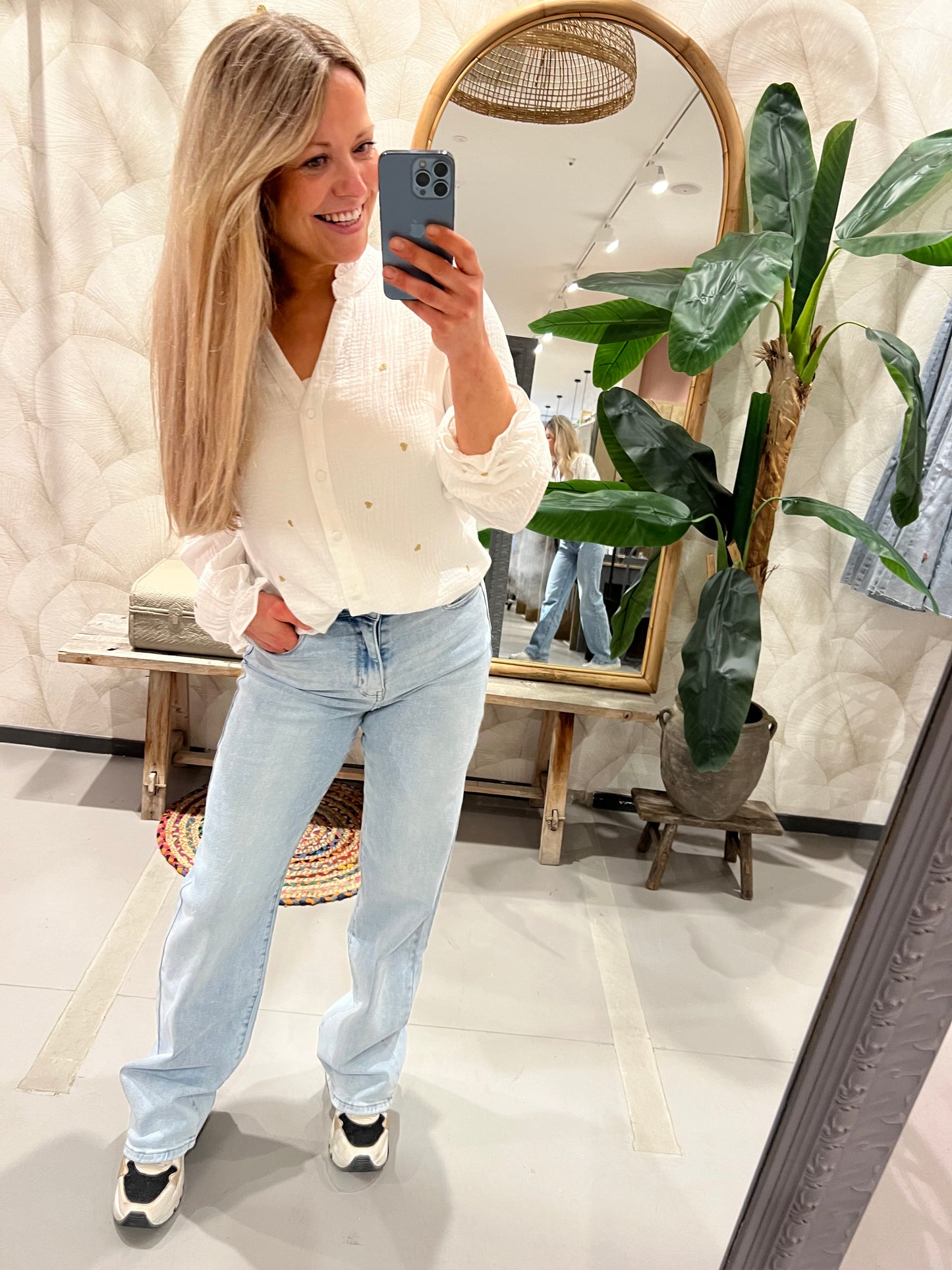 LOD of Love – Witte Blouse met Geborduurde Gouden Hartjes