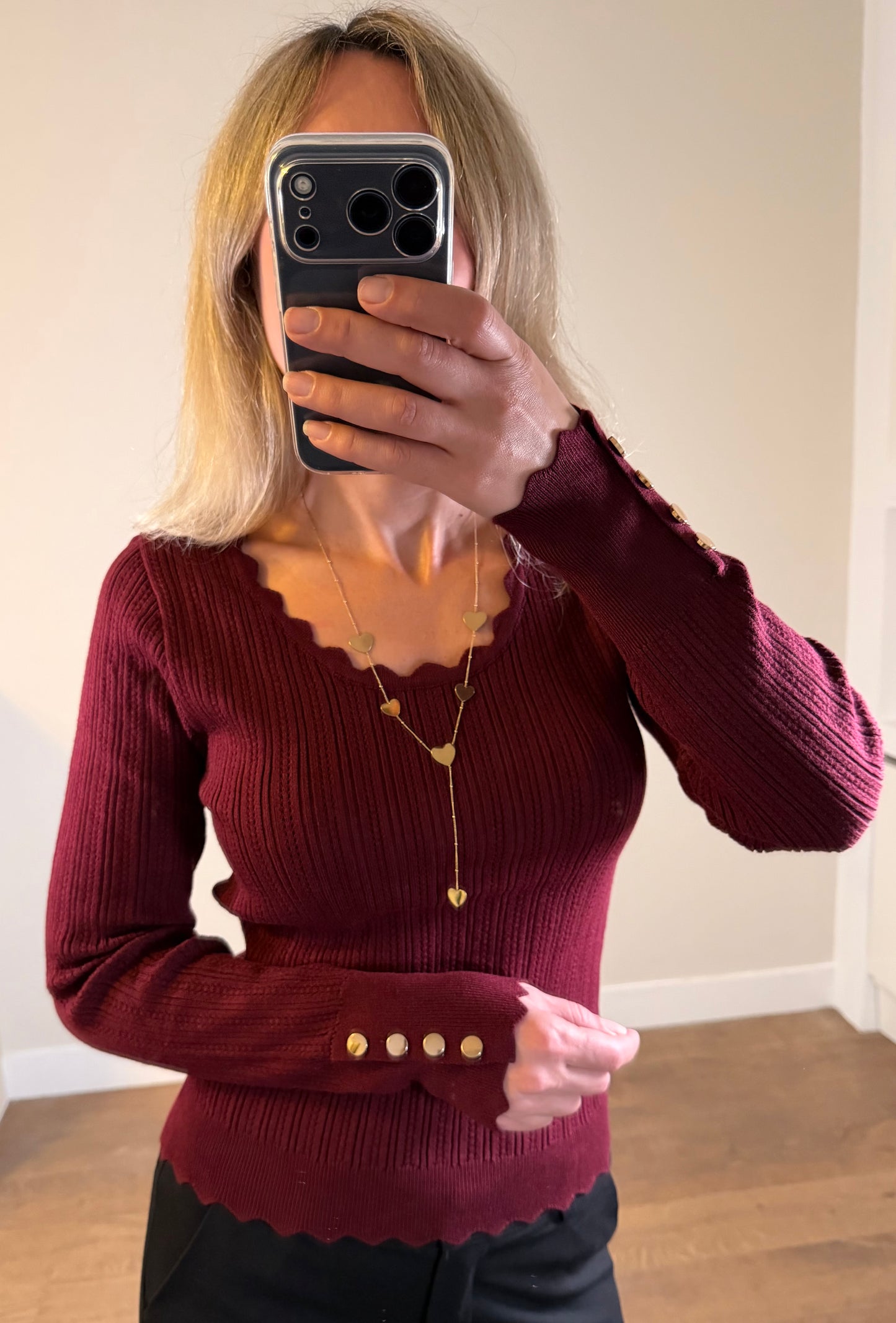 LOD Of Love - Ribtop met Goudkleurige Knoopdetails Bordeaux
