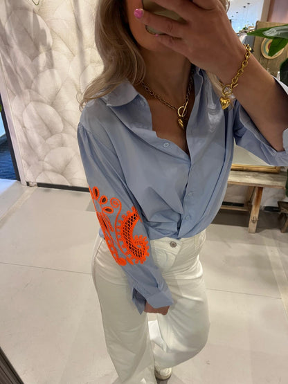 LOD of Love –  Blauwe Blouse met Oranje Boho Borduursel