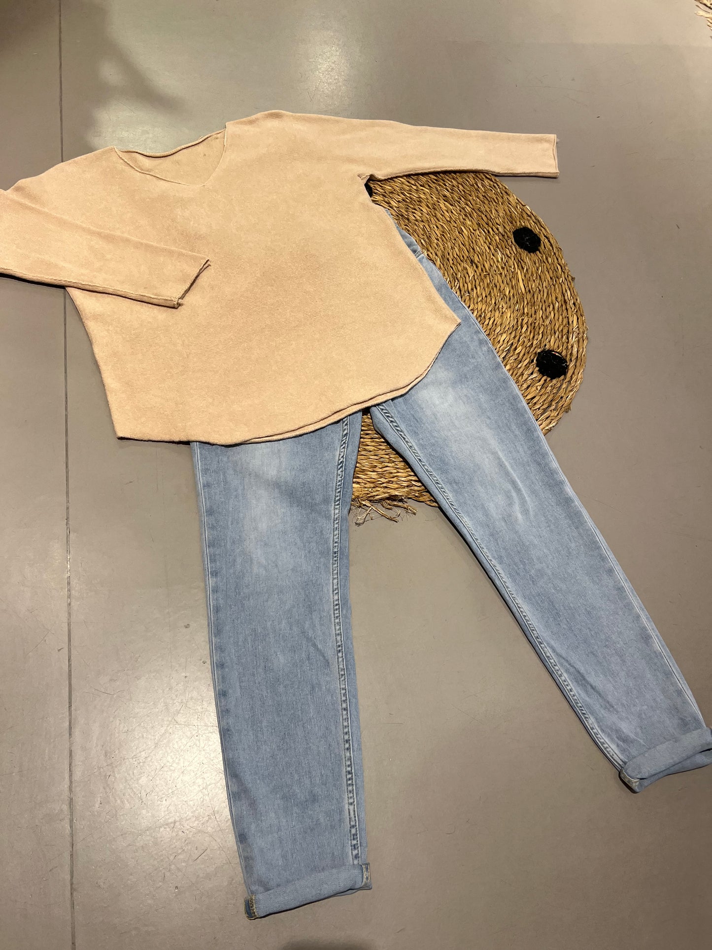 LOD of Love – V Hals Trui Beige