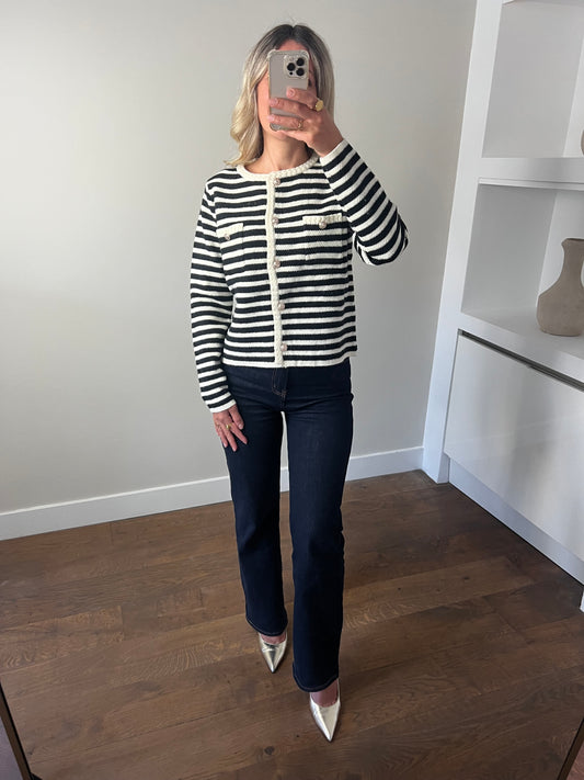 LOD of Love – Gestreept Zwart-Wit Gebreid Vest met Gouden Knopen