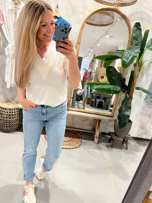 LOD of Love –  Witte Travel Top met V-Hals en Plooi Detail