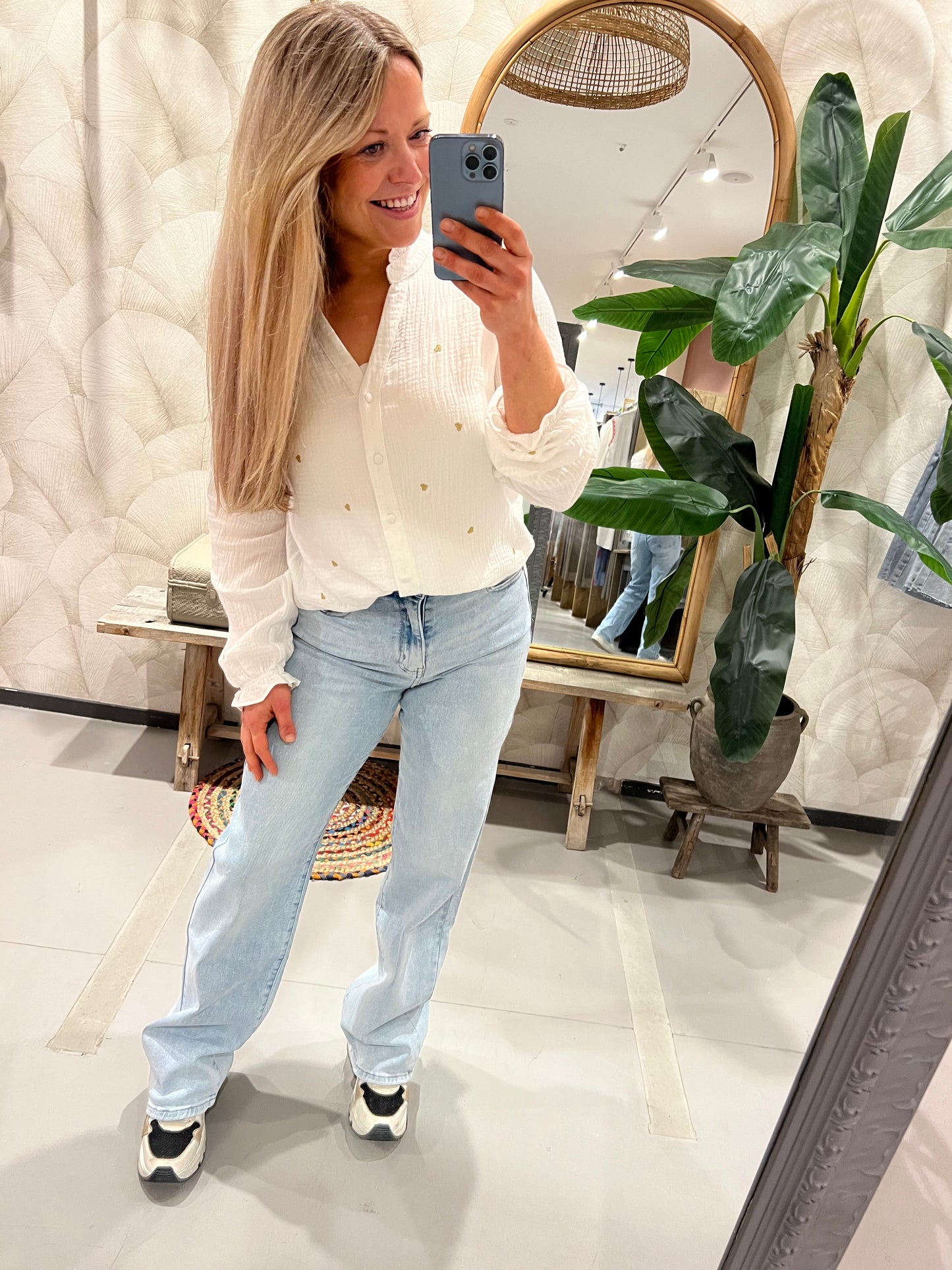 LOD of Love – Witte Blouse met Geborduurde Gouden Hartjes