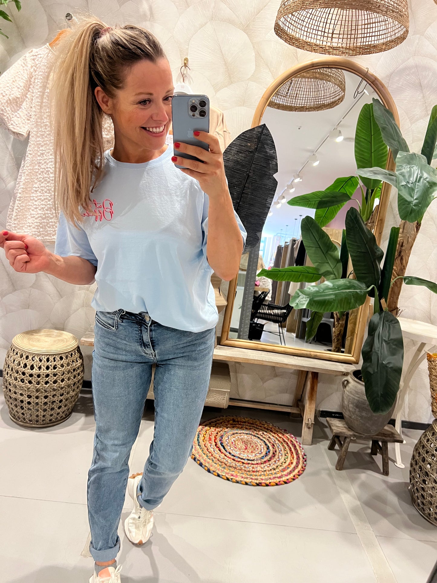 LOD of Love – T-shirt “Out of Office” Lichtblauw