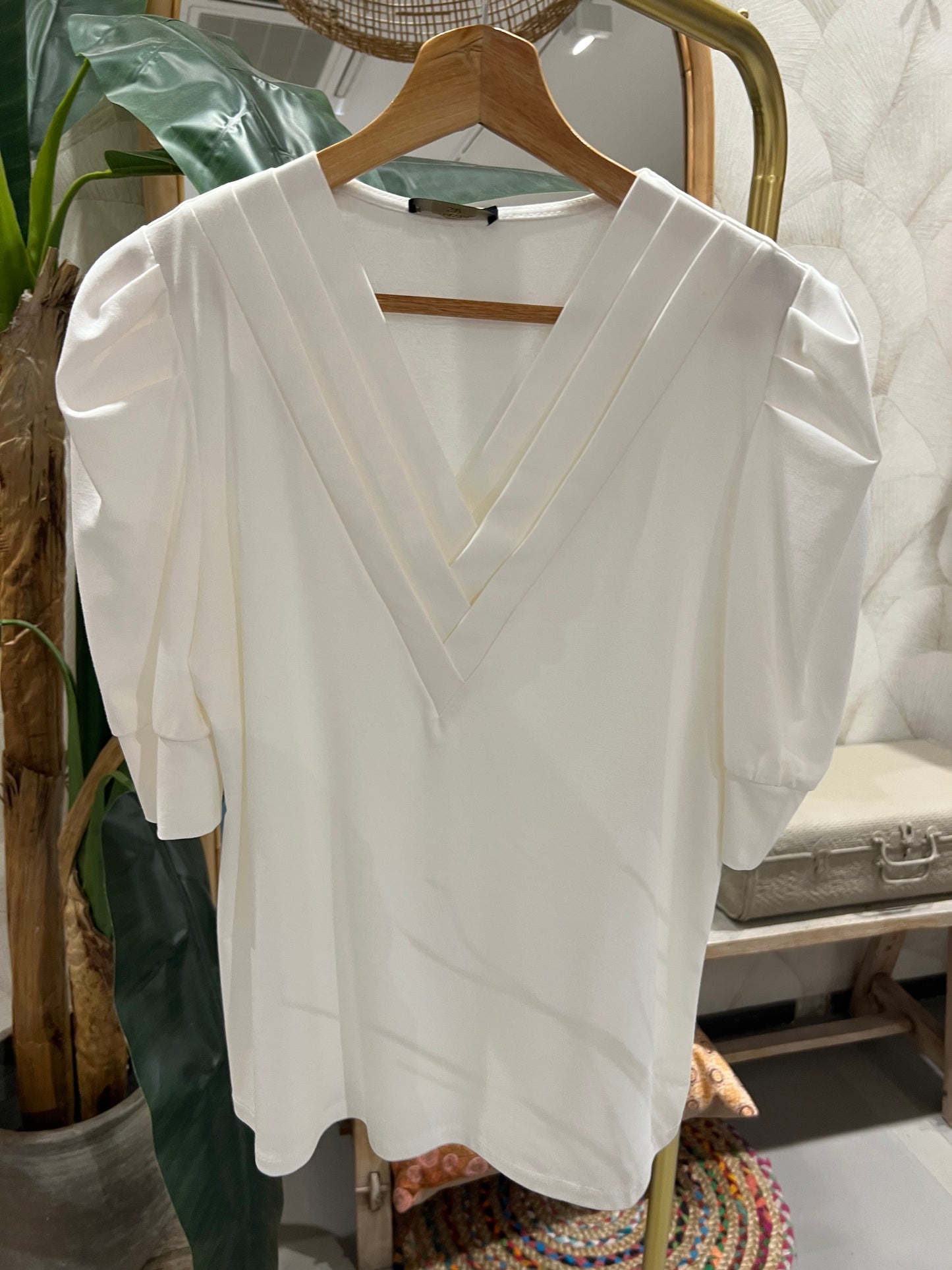 LOD of Love –  Witte Travel Top met V-Hals en Plooi Detail