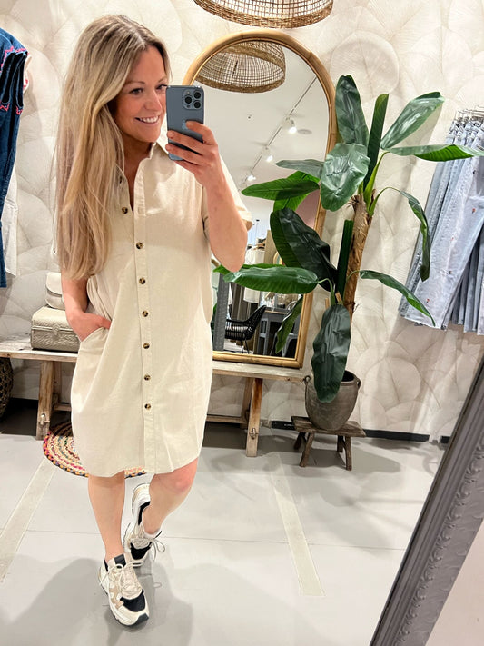 LOD of Love – Beige Korte Jurk Met Knoopsluiting En Borstzak